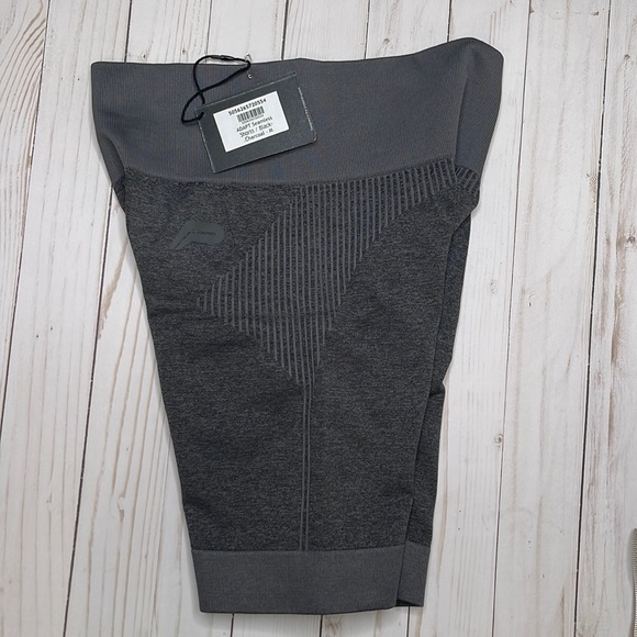 NWT. Pursue Fitness ADAPT seamless shorts.  Size MEDIUM.  Color:  Blk Charcoal. - Picture 5 of 11